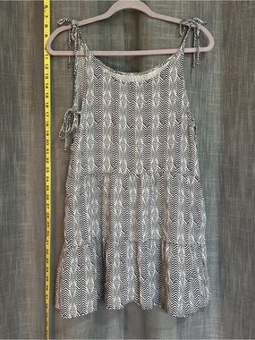 Tie-Shoulder Tiered Sun Cover up in Black & White